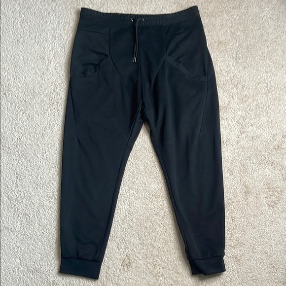 Forever 21 (21 men) Black Sweatpants with Matte Finish - Picture 2 of 4